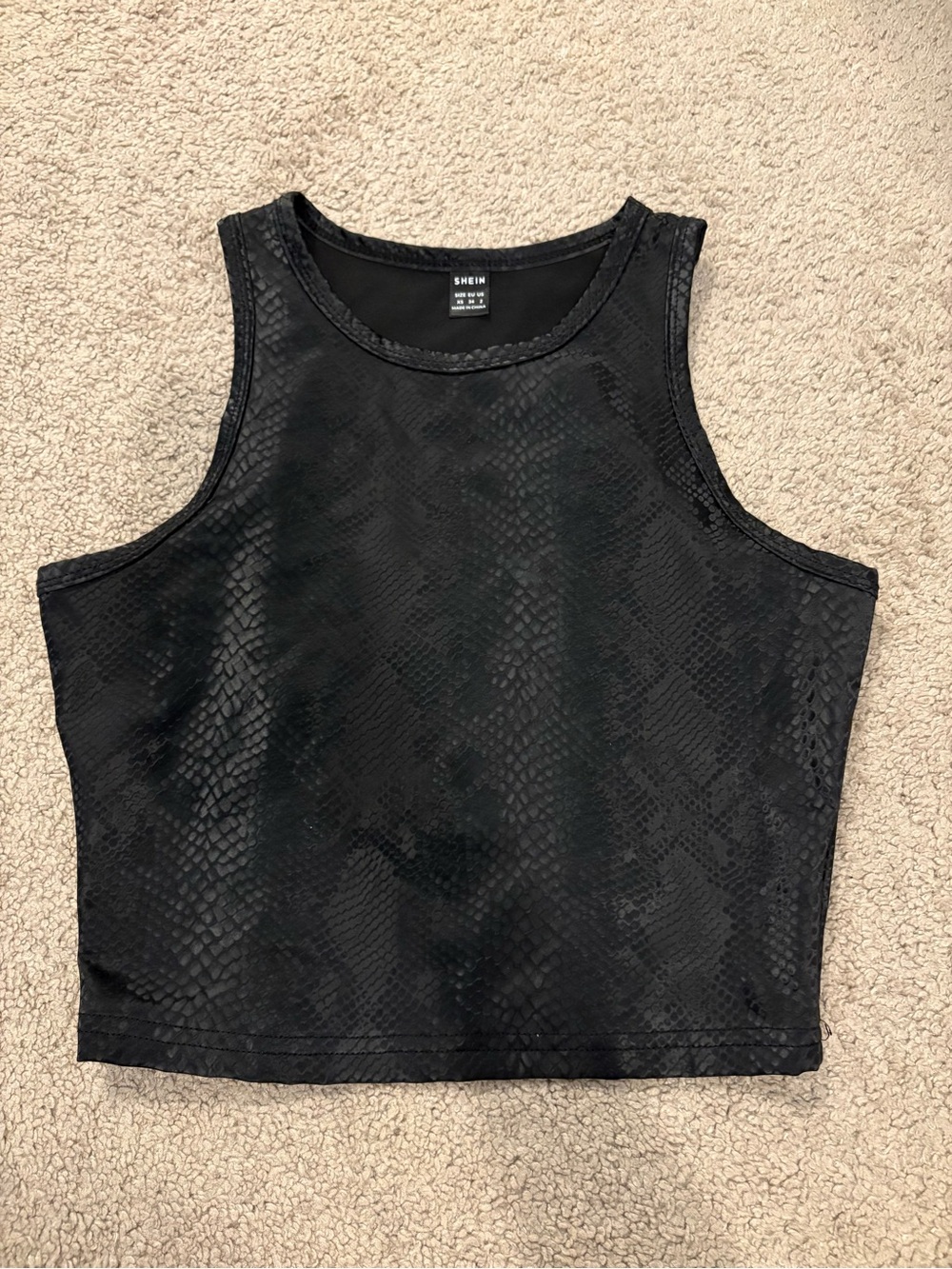 SHEIN Black Snake-Embossed Cropped Tank Top